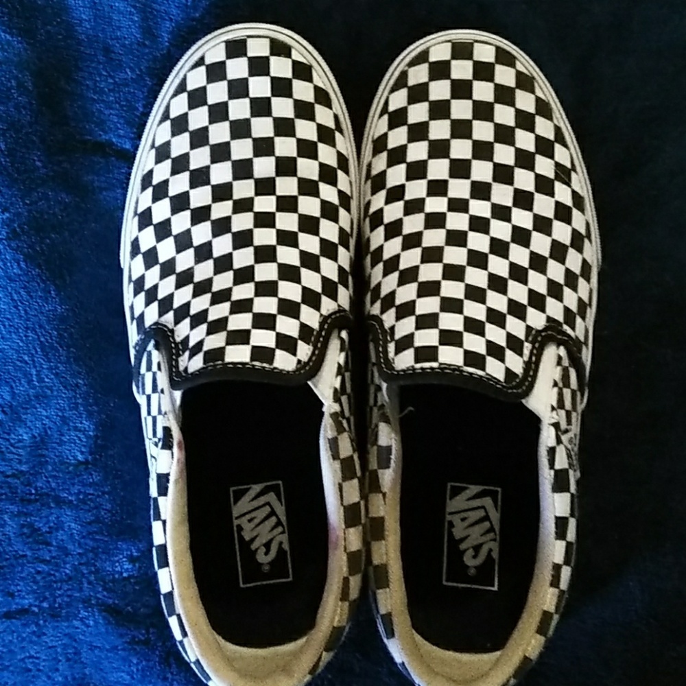 Black and white checkered Vans 💋